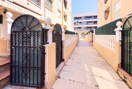 Resale - Apartment - Torrevieja - La Mata