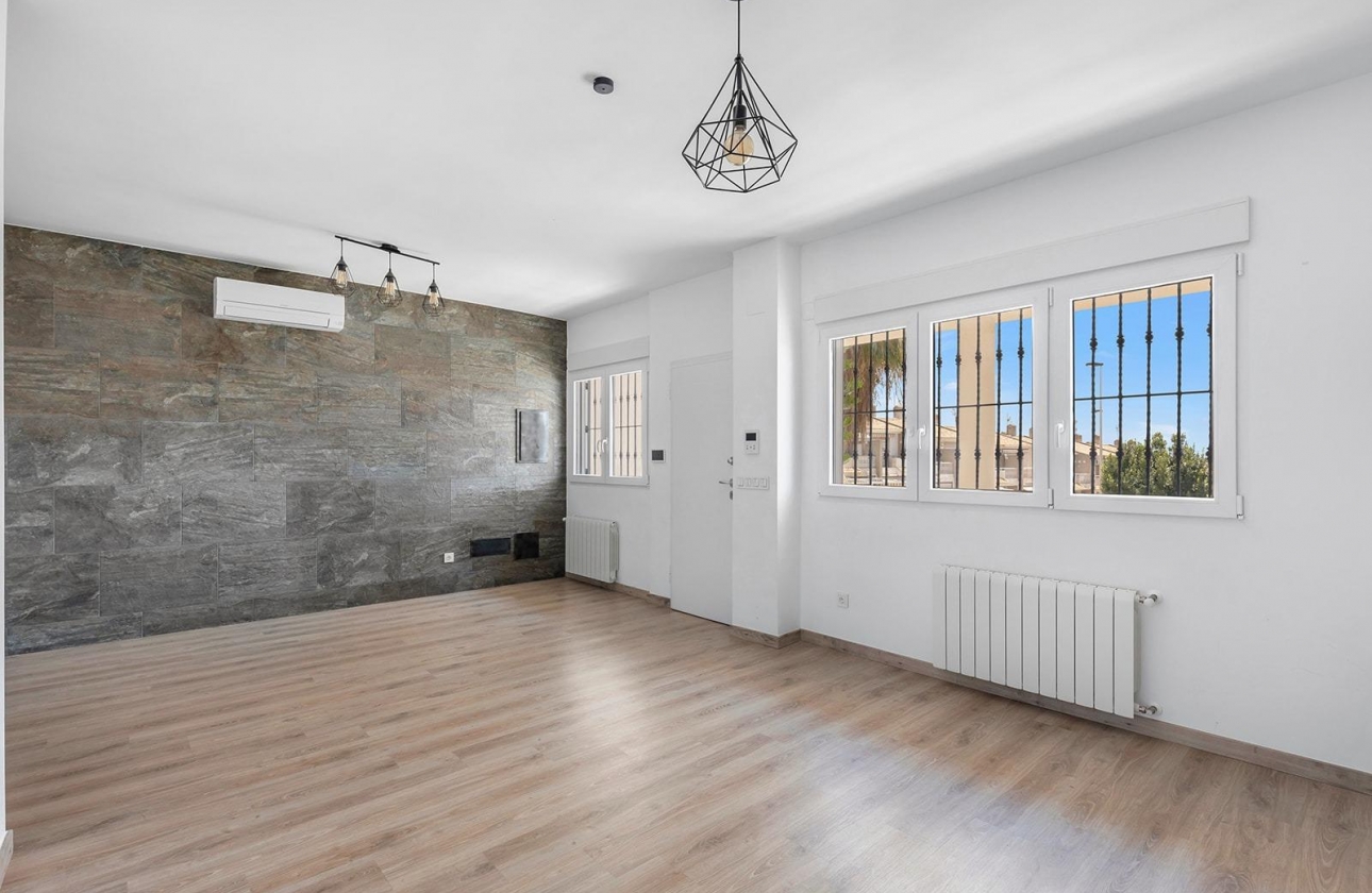 Rynek wtórny - Villa - Torrevieja - Aguas Nuevas