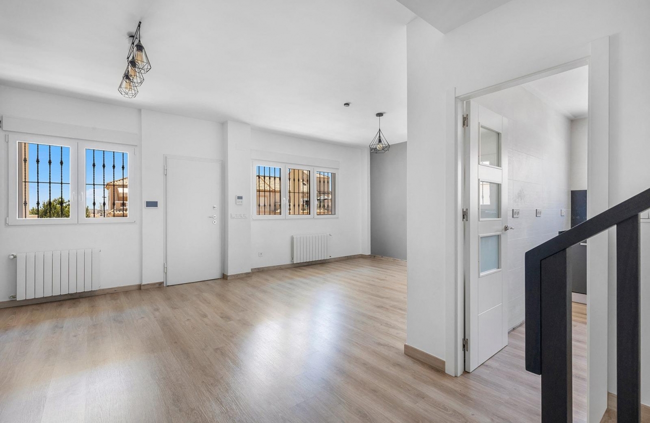 Rynek wtórny - Villa - Torrevieja - Aguas Nuevas