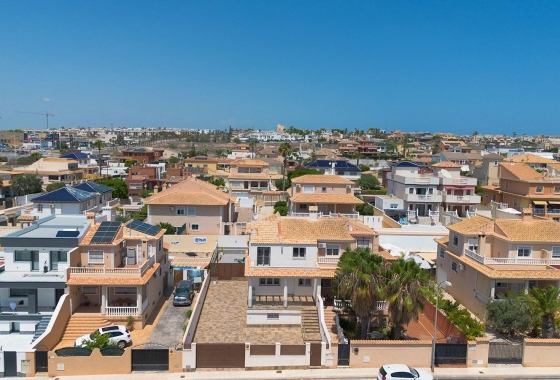 Rynek wtórny - Villa - Torrevieja - Aguas Nuevas