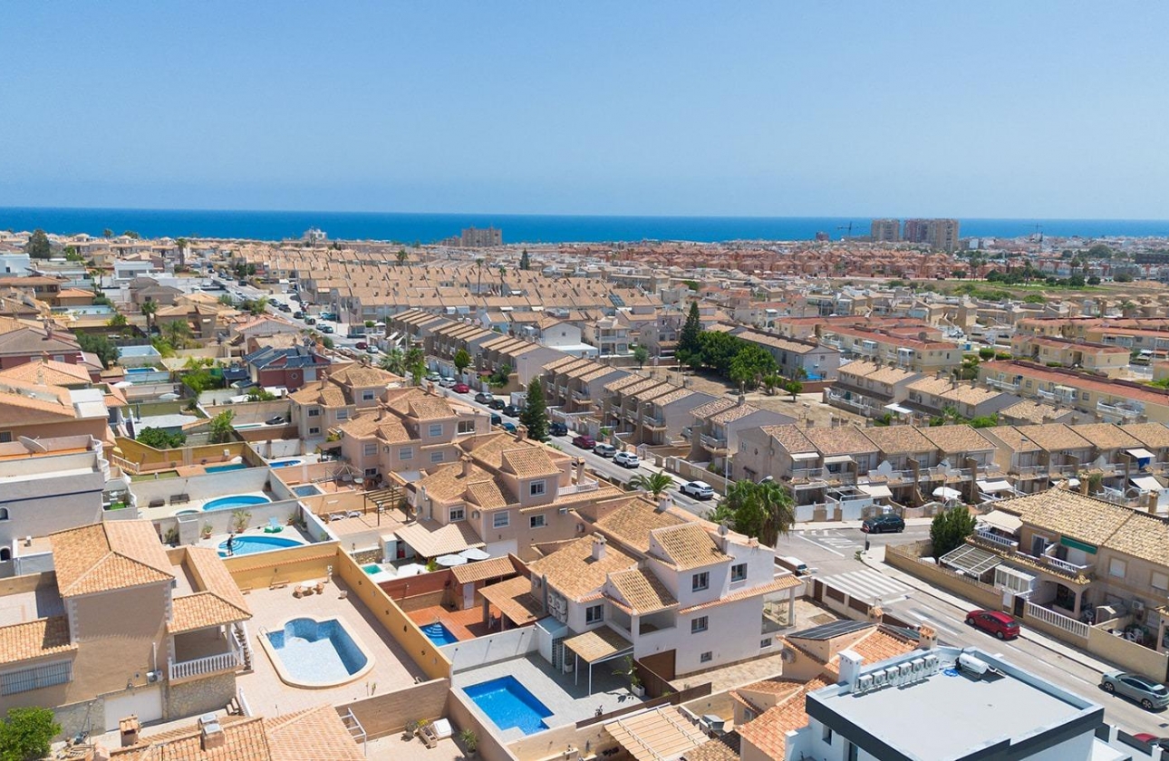Rynek wtórny - Villa - Torrevieja - Aguas Nuevas