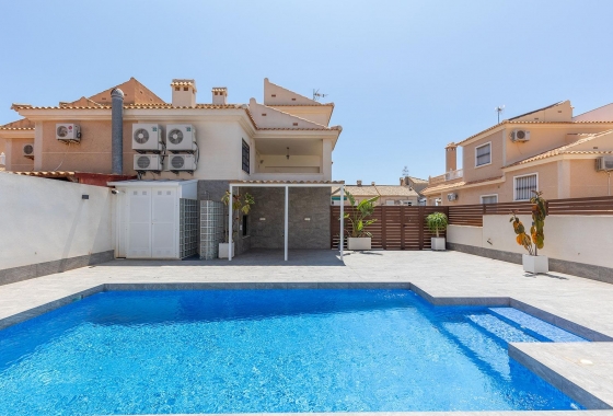 Rynek wtórny - Villa - Torrevieja - Aguas Nuevas