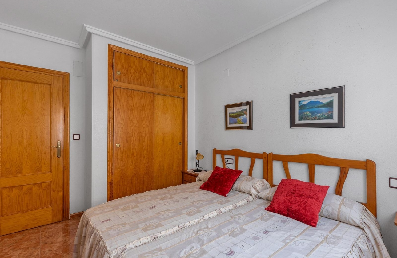 Resale - Apartment - Torrevieja - Estacion de autobuses