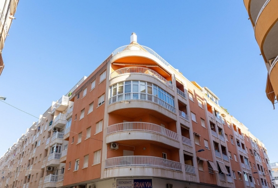 Resale - Apartment - Torrevieja - Estacion de autobuses