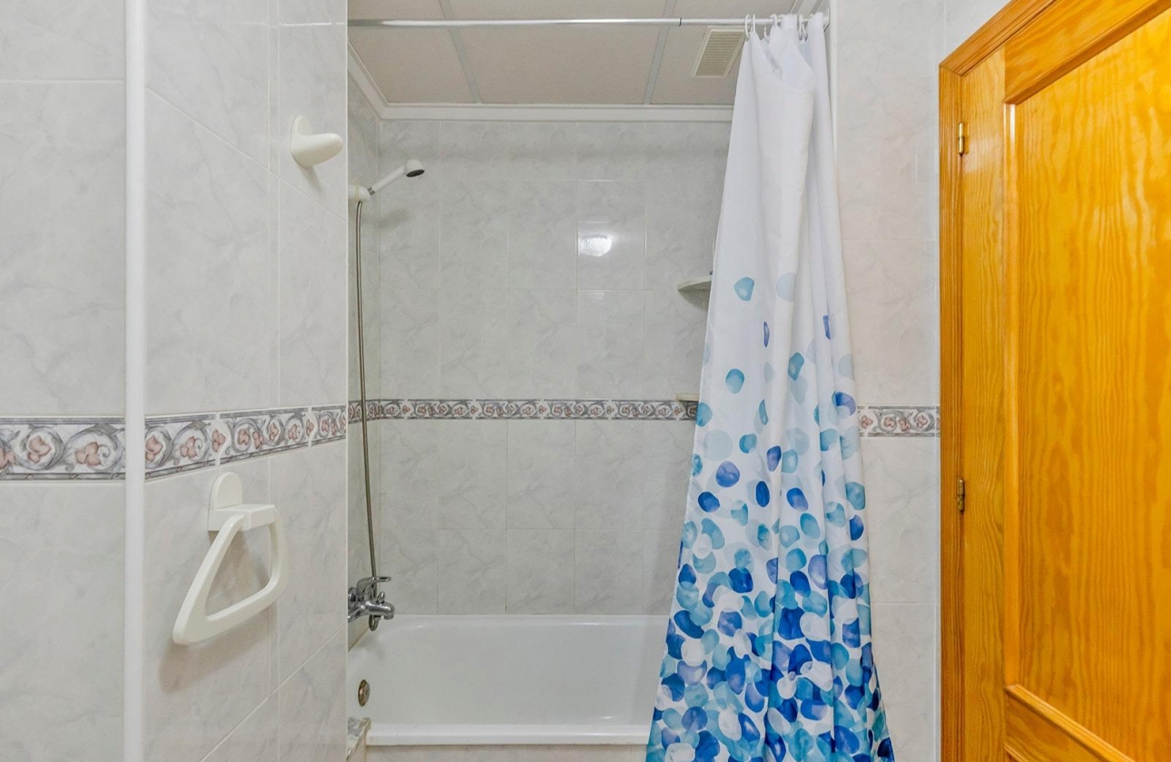 Resale - Apartment - Torrevieja - Estacion de autobuses