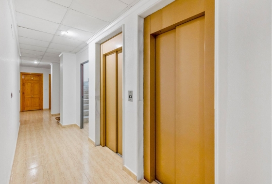 Resale - Apartment - Torrevieja - Estacion de autobuses