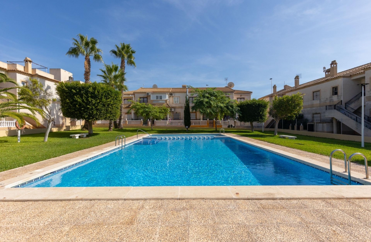 Wynajem długoterminowy - Bungalow - Torrevieja - Zona los Frutales