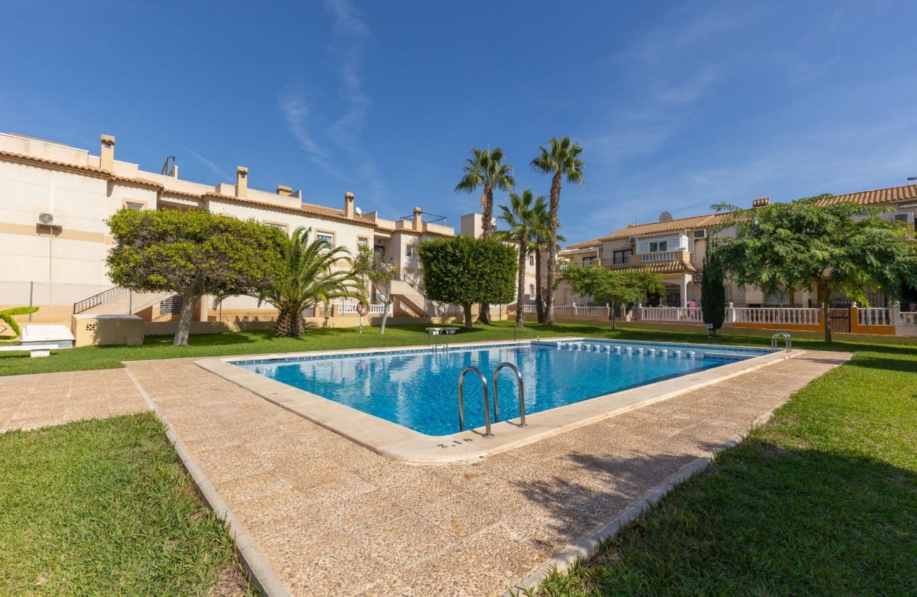 Wynajem długoterminowy - Bungalow - Torrevieja - Zona los Frutales