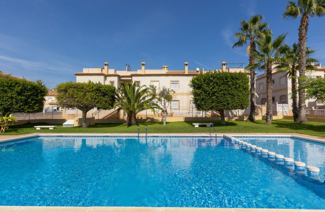 Wynajem długoterminowy - Bungalow - Torrevieja - Zona los Frutales