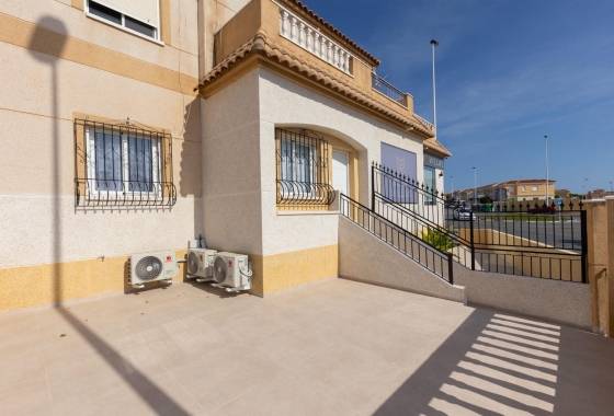 Wynajem długoterminowy - Bungalow - Torrevieja - Zona los Frutales