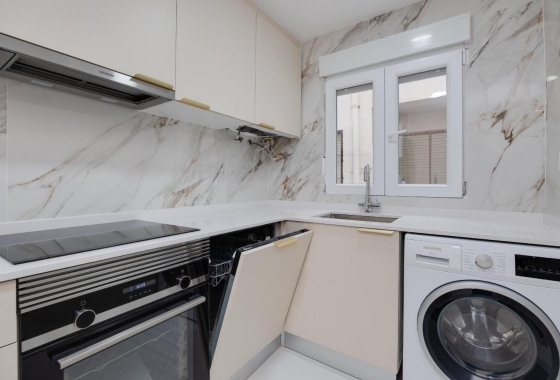 Rynek wtórny - Apartament - Torrevieja - Playa De Los Naufragos