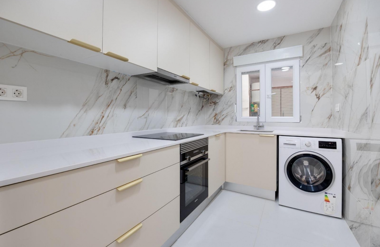 Rynek wtórny - Apartament - Torrevieja - Playa De Los Naufragos