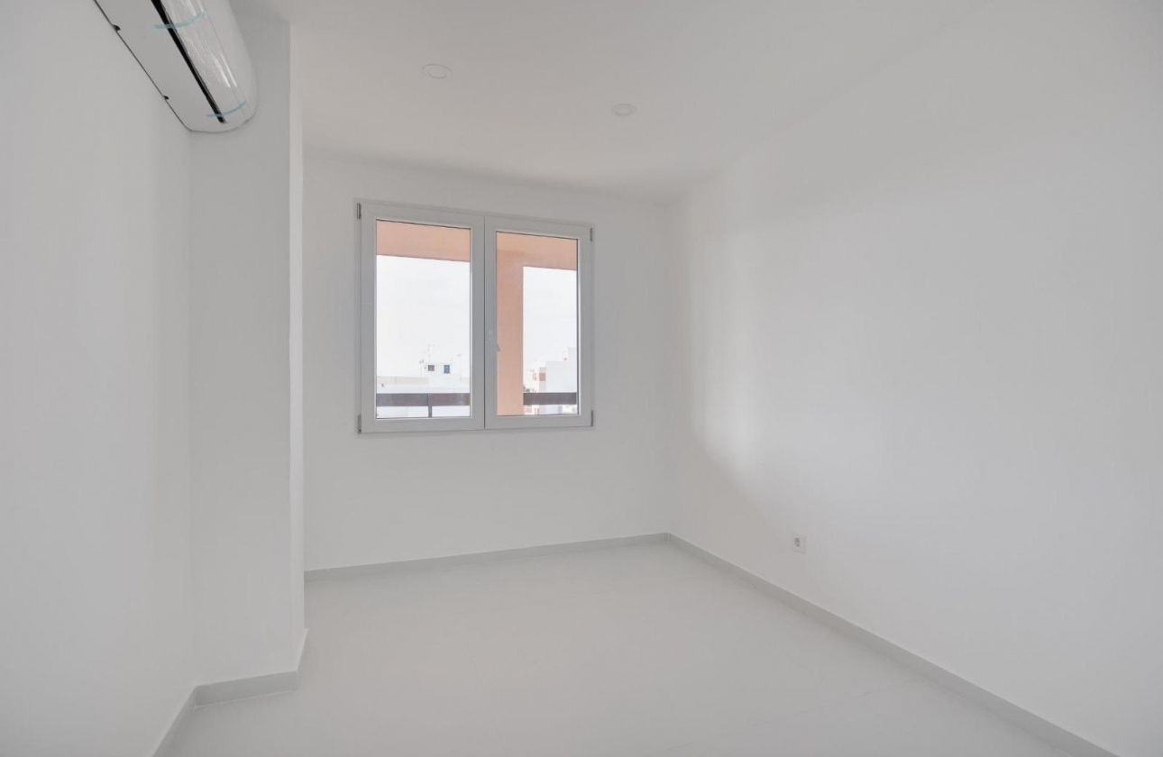 Rynek wtórny - Apartament - Torrevieja - Playa De Los Naufragos