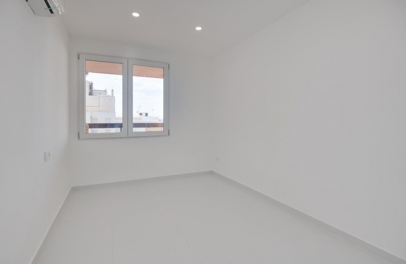 Rynek wtórny - Apartament - Torrevieja - Playa De Los Naufragos