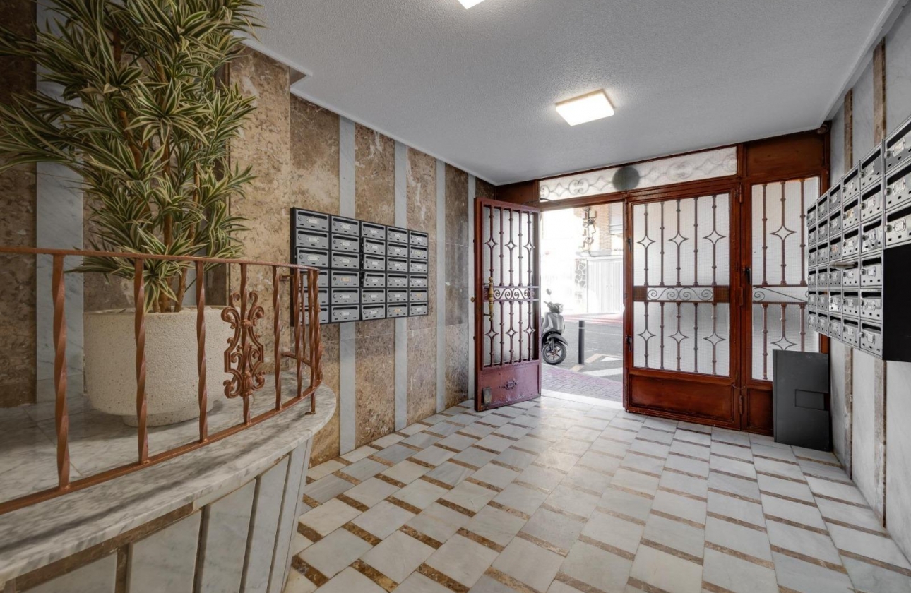 Rynek wtórny - Apartament - Torrevieja - Playa De Los Naufragos