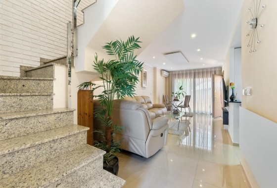 Rynek wtórny - Szeregowiec - Torrevieja - Aguas Nuevas