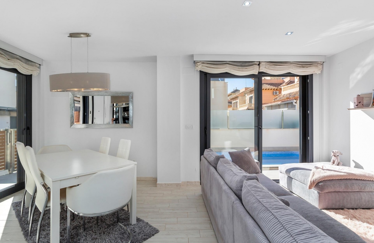 Rynek wtórny - Villa - Torrevieja - Sector 25