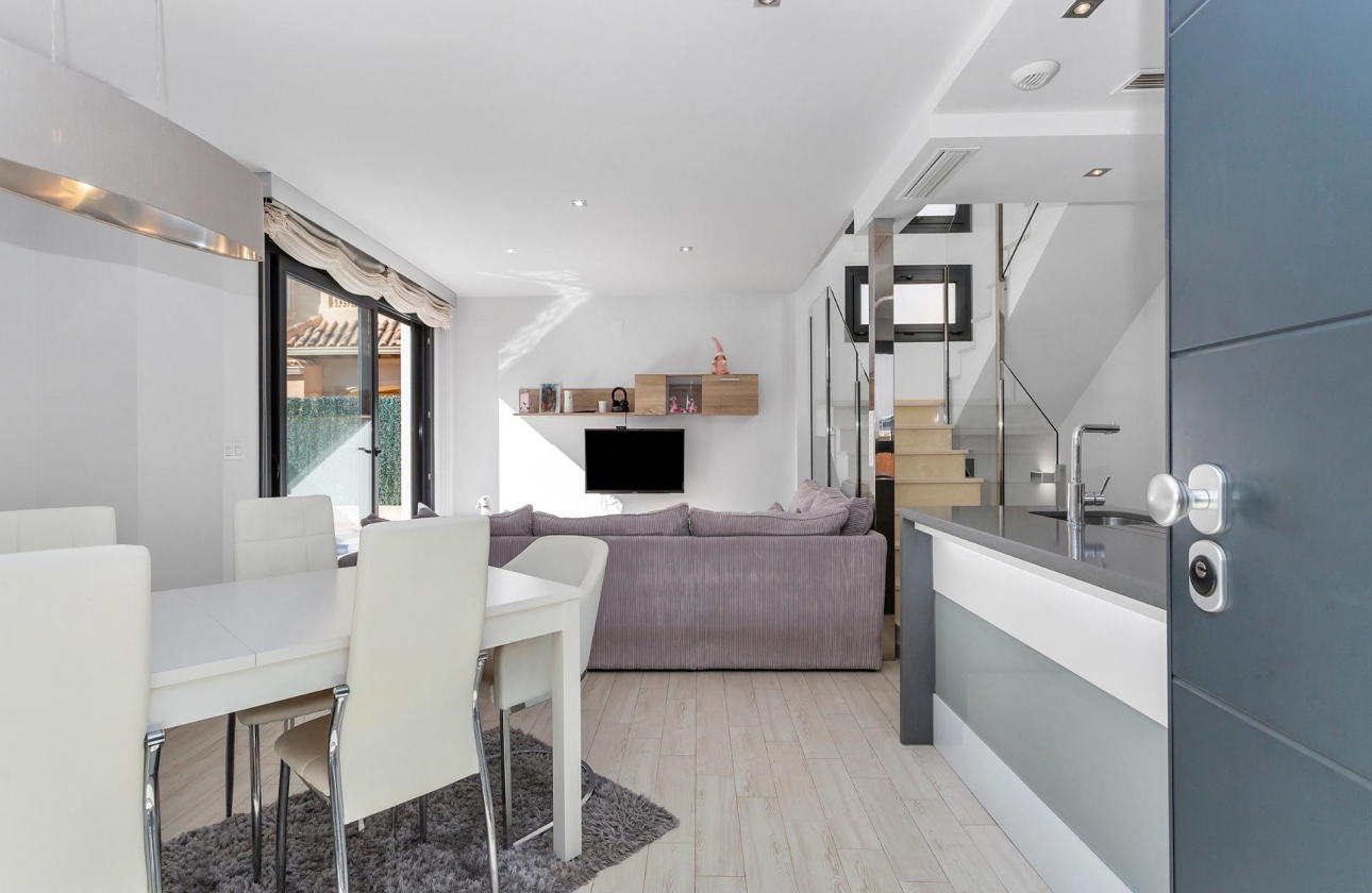 Rynek wtórny - Villa - Torrevieja - Sector 25