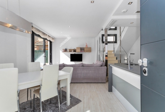 Rynek wtórny - Villa - Torrevieja - Sector 25