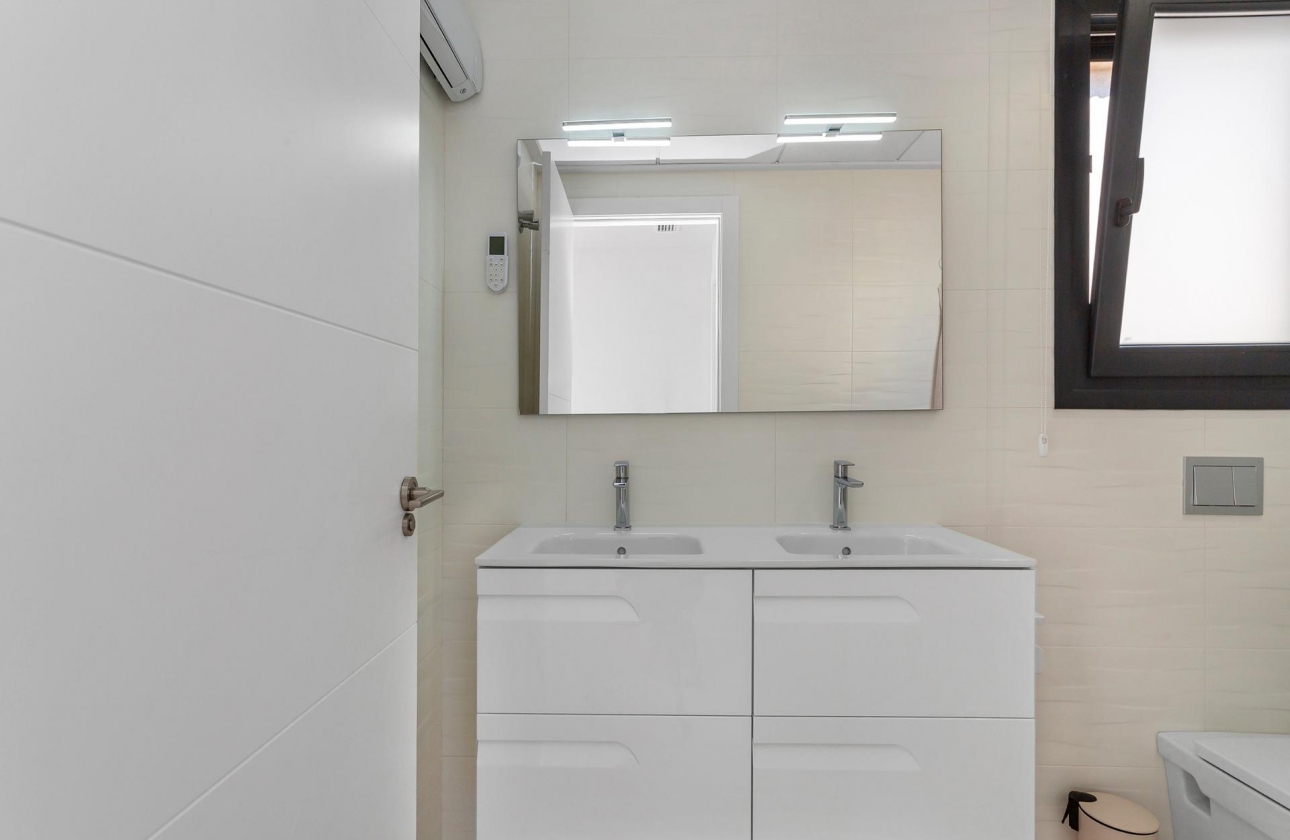 Rynek wtórny - Villa - Torrevieja - Sector 25