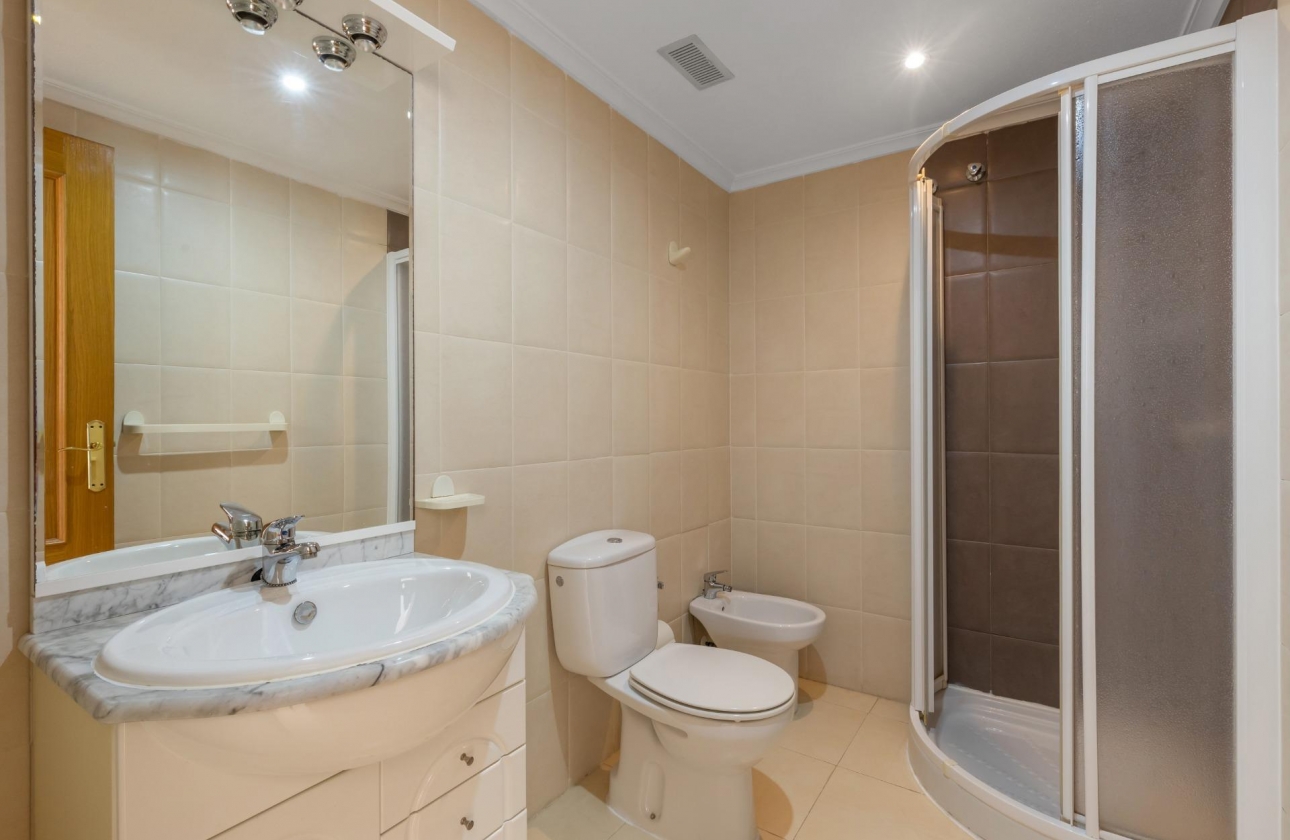 Resale - Apartment - Torrevieja - Estacion de autobuses