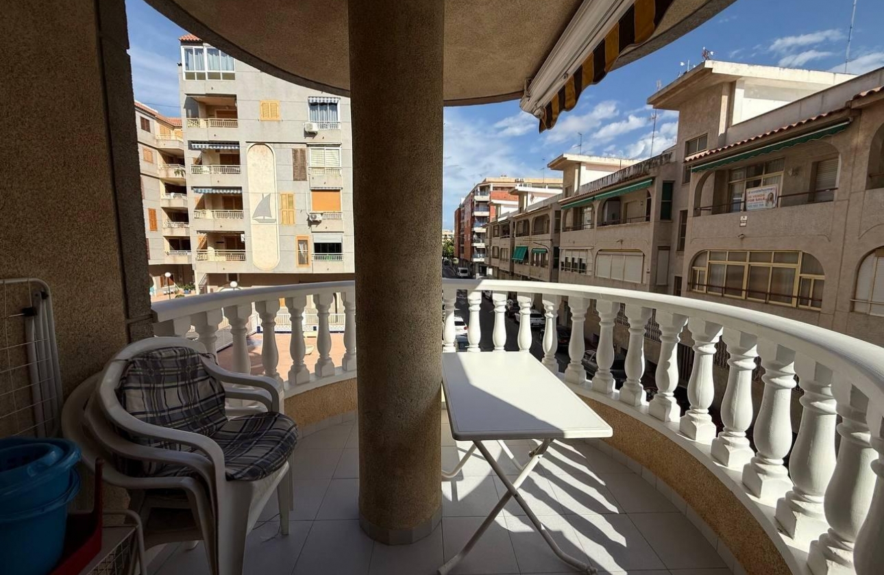 Resale - Apartment - Torrevieja - Acequion