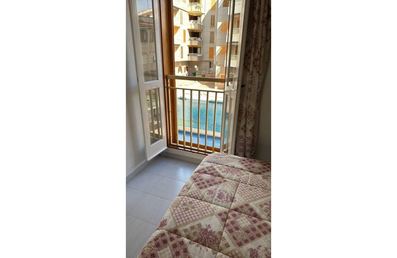 Resale - Apartment - Torrevieja - Acequion
