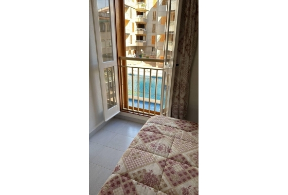 Resale - Apartment - Torrevieja - Acequion