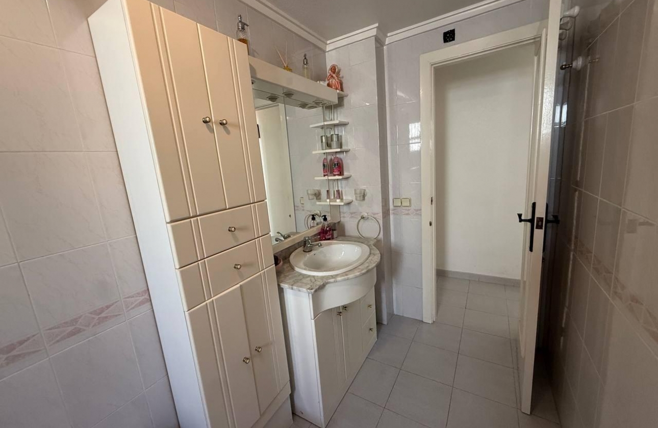 Resale - Apartment - Torrevieja - Acequion