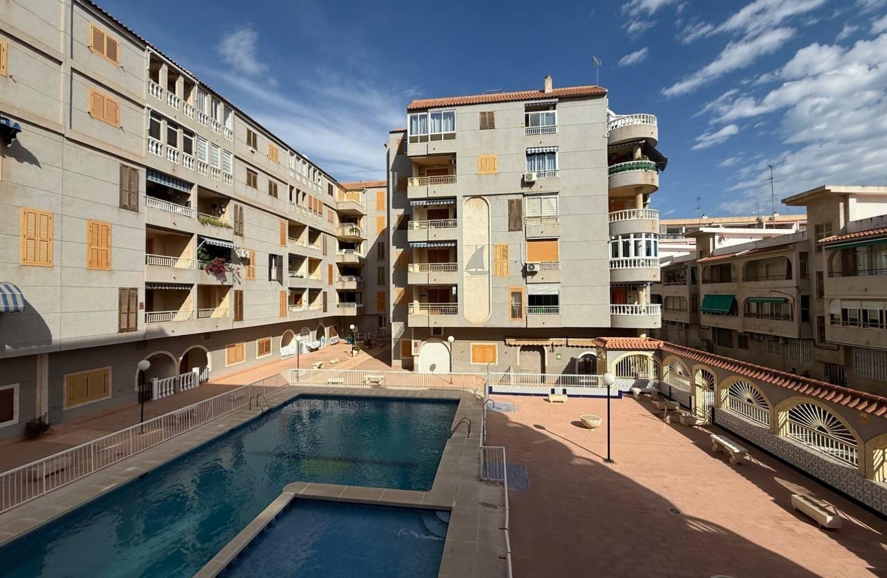 Resale - Apartment - Torrevieja - Acequion