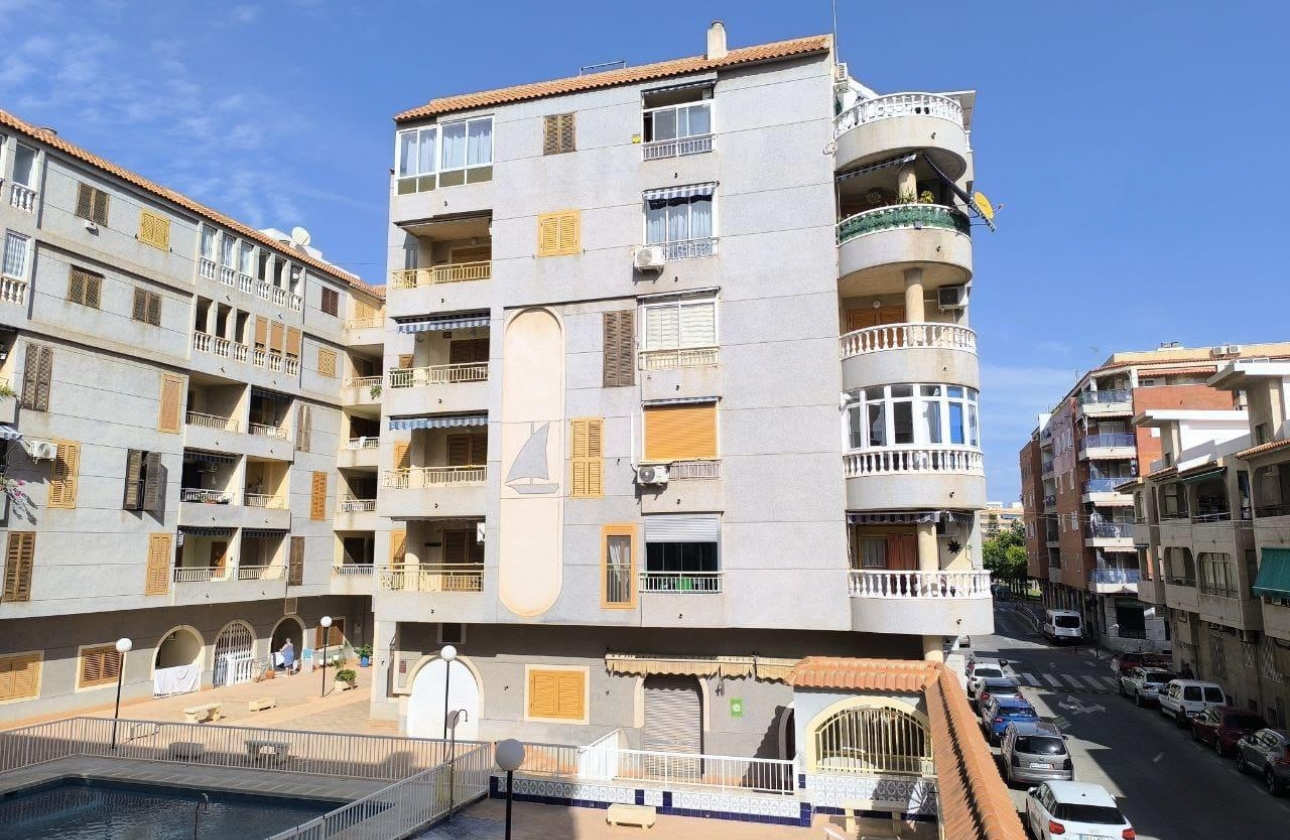 Resale - Apartment - Torrevieja - Acequion