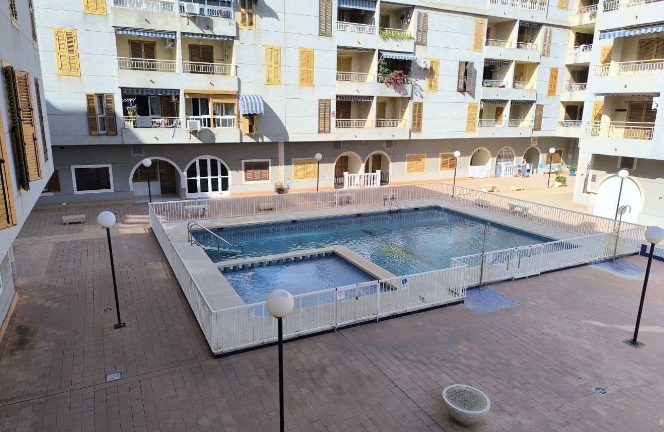Resale - Apartment - Torrevieja - Acequion