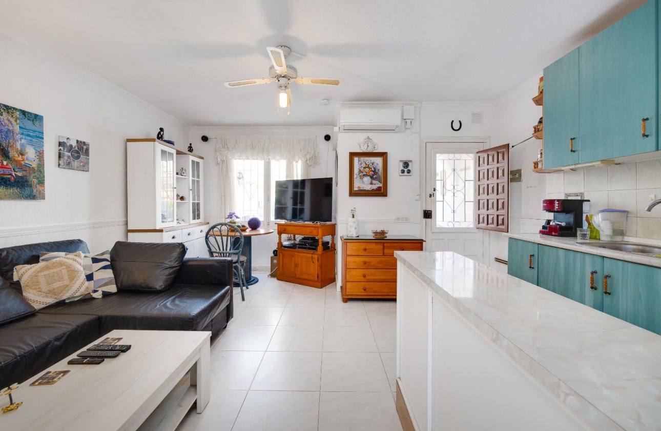 Rynek wtórny - Szeregowiec - Torrevieja - Los Angeles