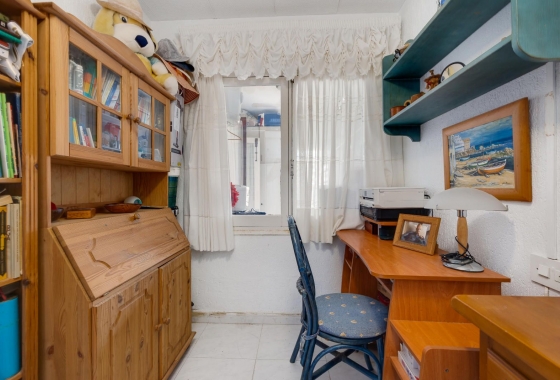 Rynek wtórny - Szeregowiec - Torrevieja - Los Angeles