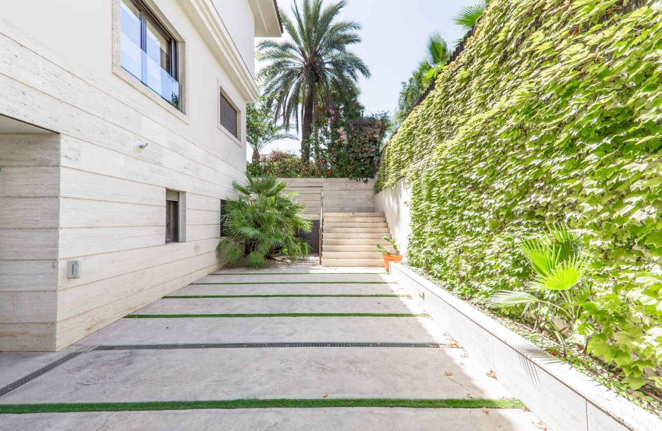 Rynek wtórny - Villa - Alicante - Vistahermosa