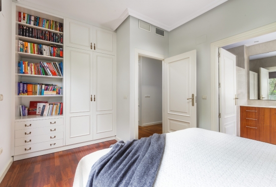 Rynek wtórny - Villa - Alicante - Vistahermosa