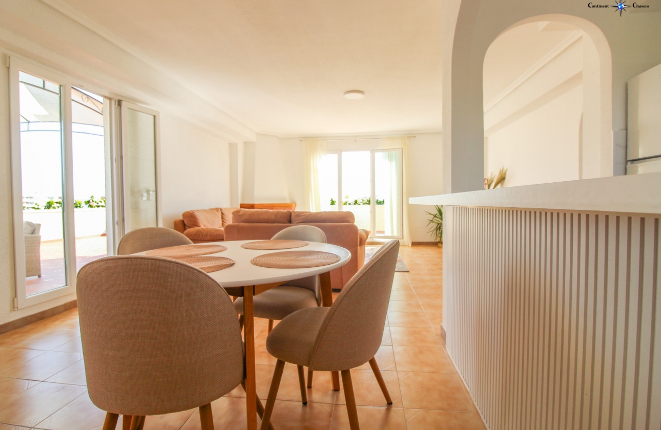 Resale - Apartment - Punta Prima - Beachside