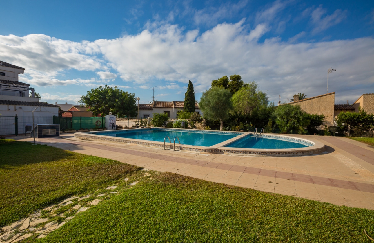 Resale - Apartment - Punta Prima - Beachside