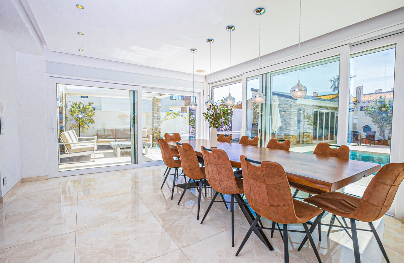 Resale - Villa - La Zenia