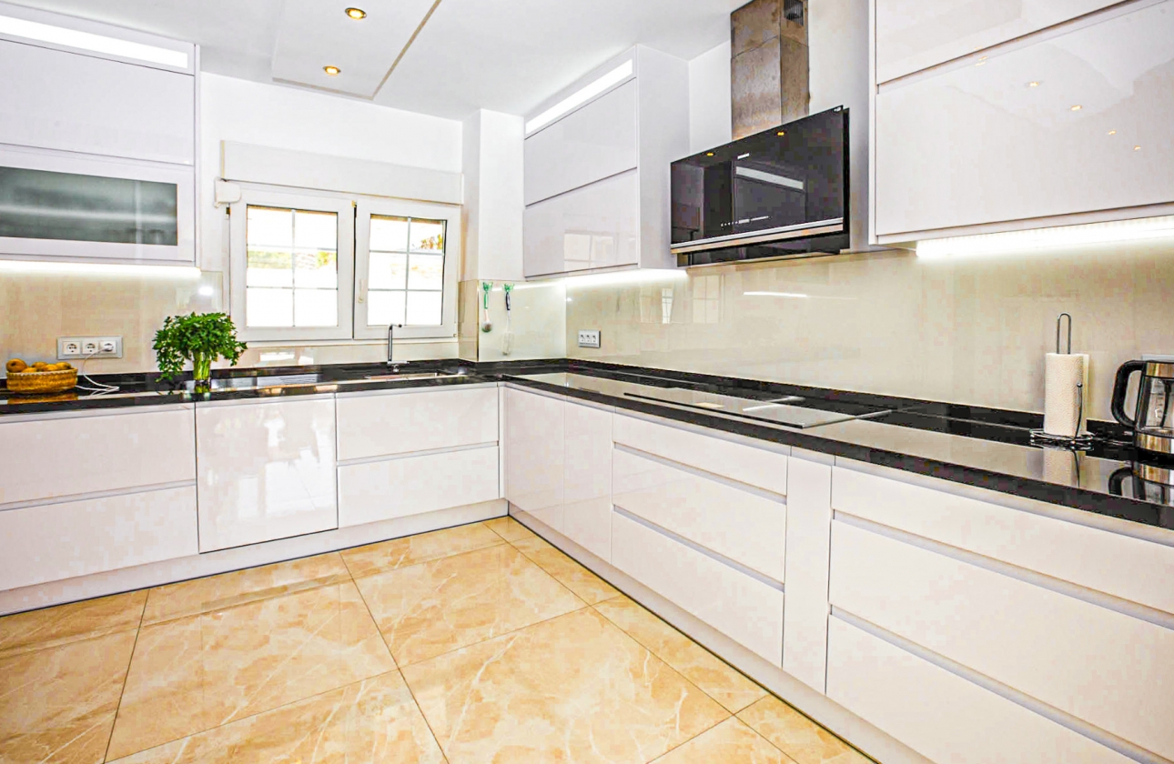 Resale - Villa - La Zenia