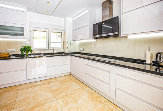 Resale - Villa - La Zenia