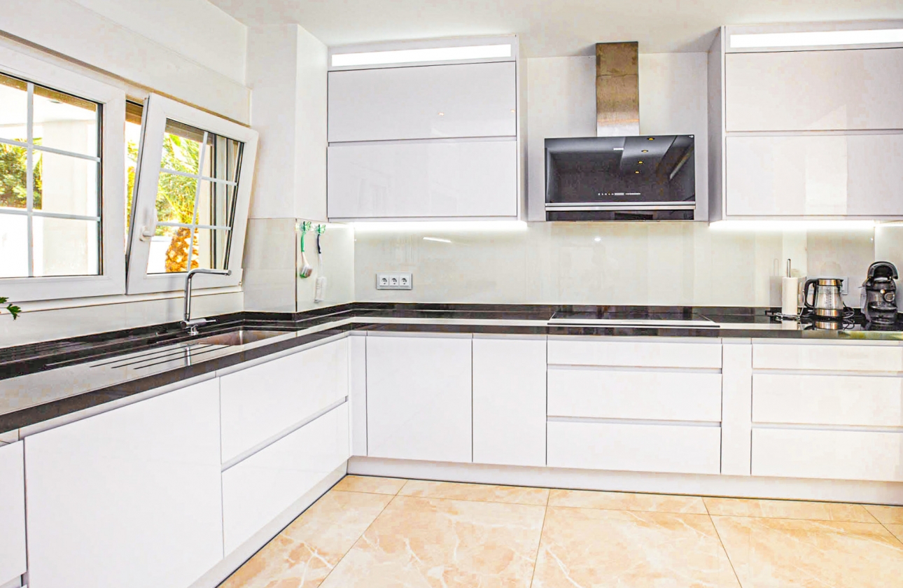 Resale - Villa - La Zenia