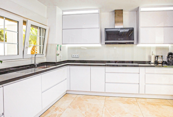 Resale - Villa - La Zenia