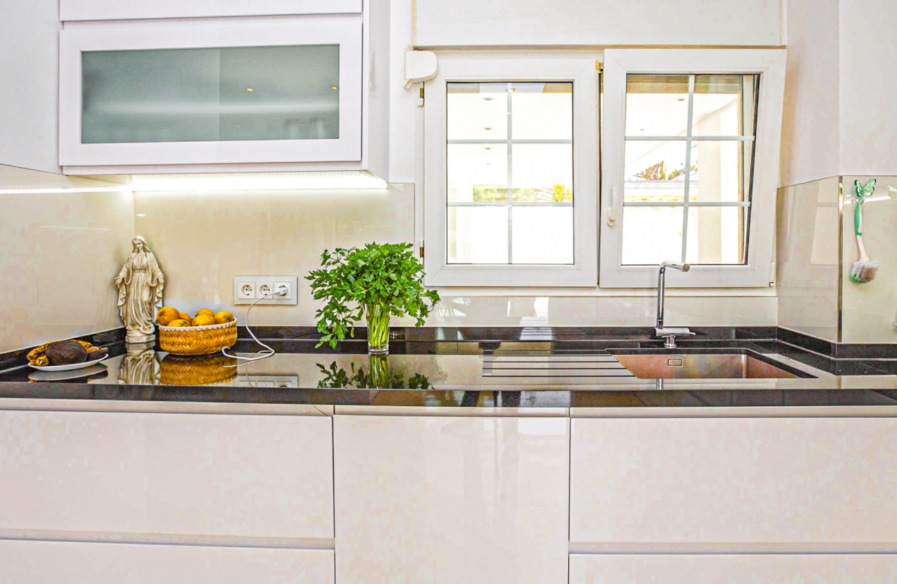 Resale - Villa - La Zenia