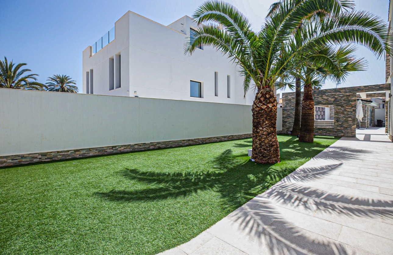 Resale - Villa - La Zenia