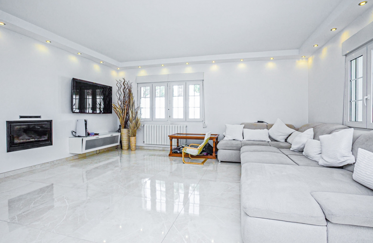 Resale - Villa - La Zenia