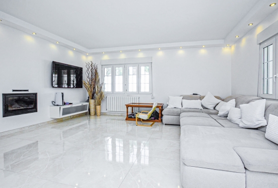 Resale - Villa - La Zenia