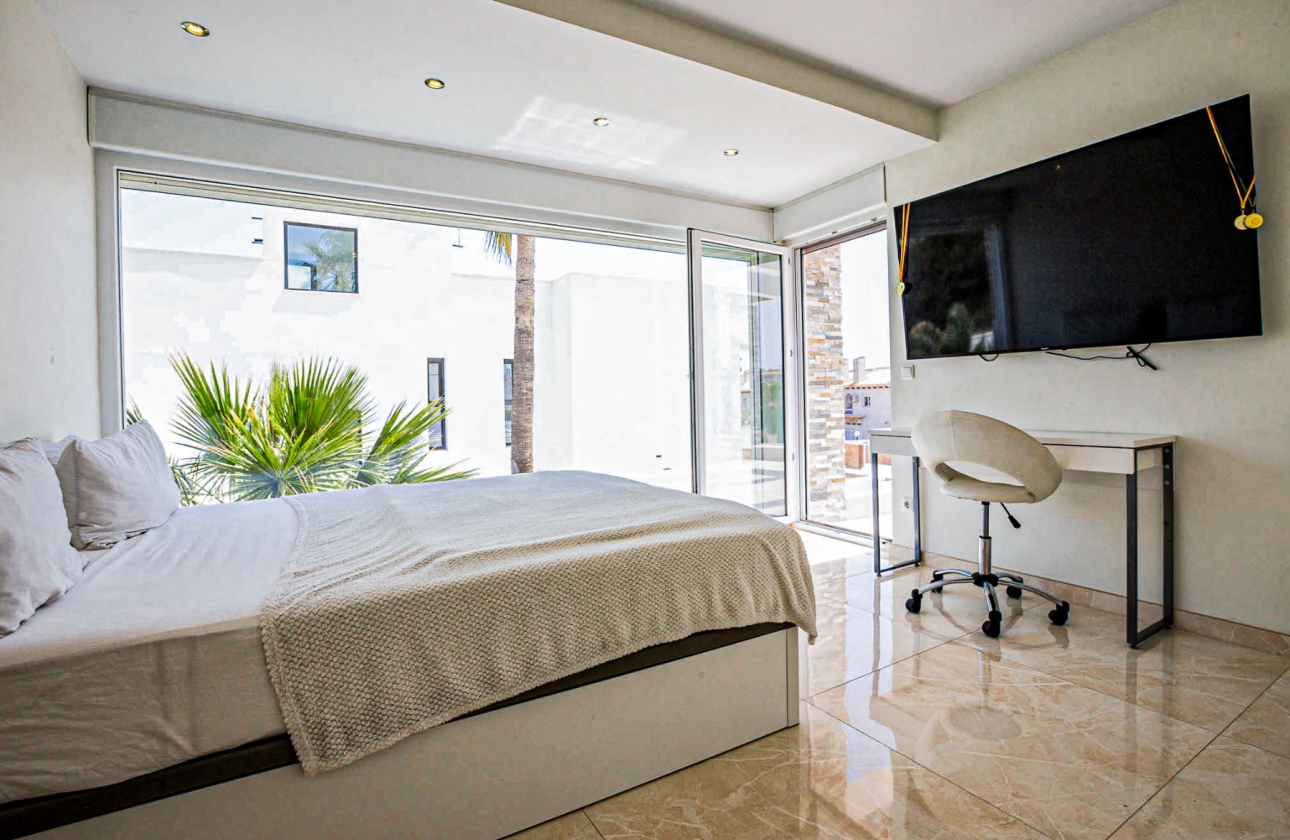 Resale - Villa - La Zenia