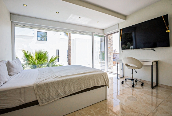 Resale - Villa - La Zenia