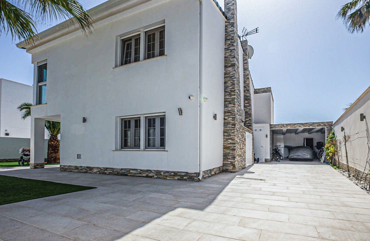 Resale - Villa - La Zenia